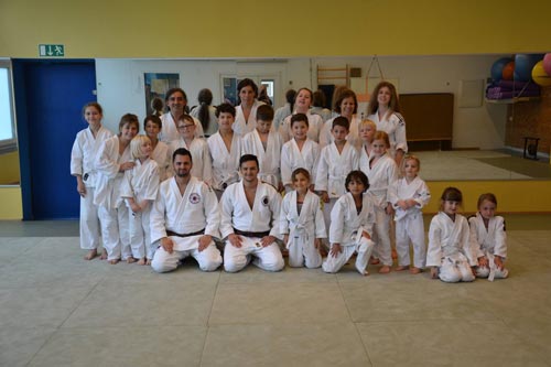 Gruppenfoto Kinder und Lehrer